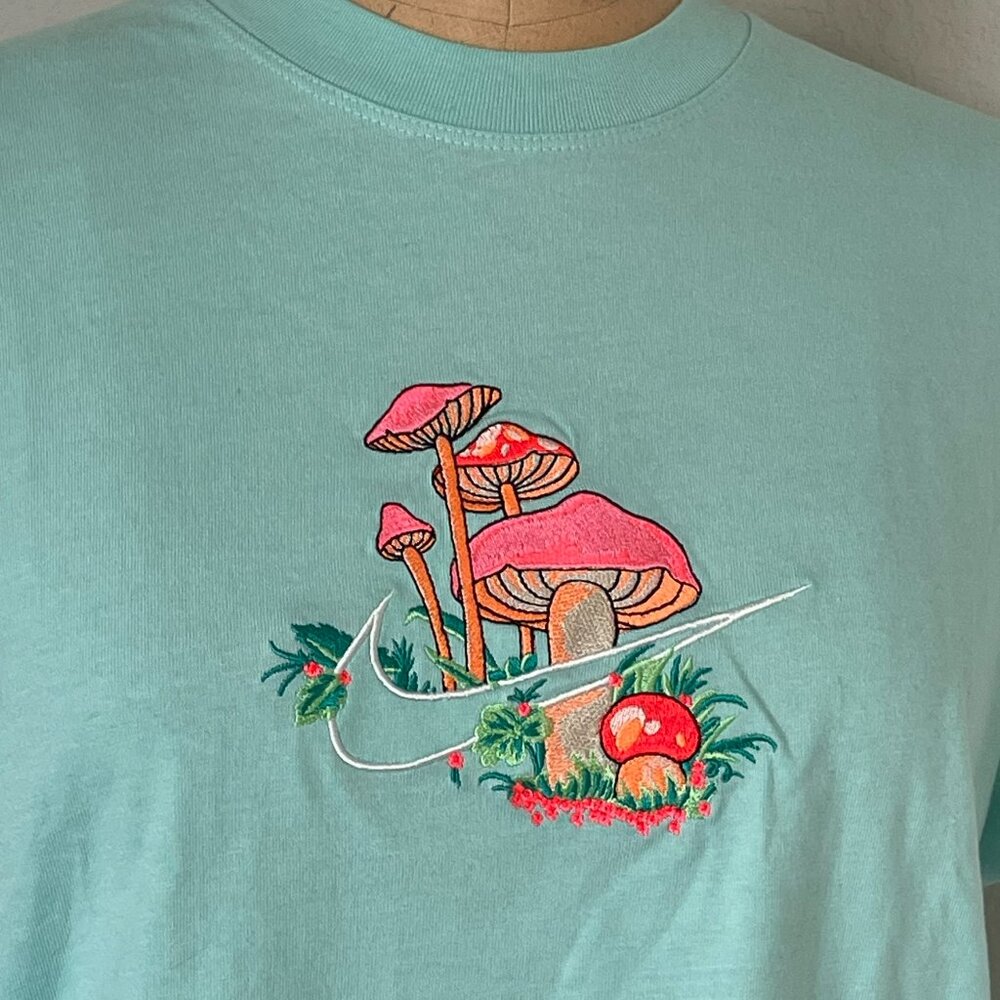NEW Nike Magic Mushroom Tee